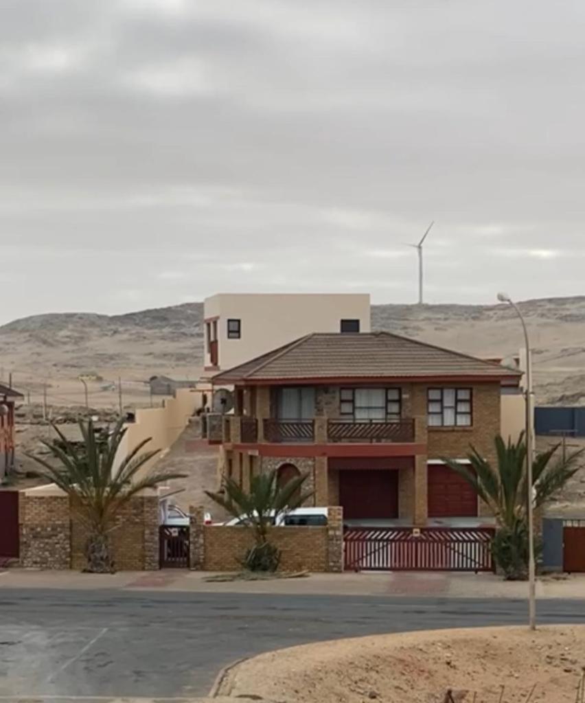 The Oasis Accommodation Lüderitz Buitenkant foto